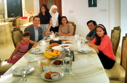 Rizky Nazar-Dinda Kirana Foto Bareng, Fans Makin Tak Sabar Sambut 'Elif Indonesia'