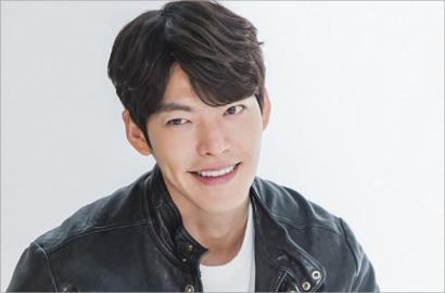 Bukan dengan Shin Min A, Kim Woo Bin Mesra Sama Cewek Lain di Iklan Baru