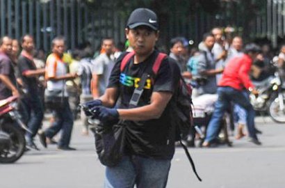 Ingin Meledakkan Diri Bersama, Pelaku Bom Sarinah Sempat Peluk Warga