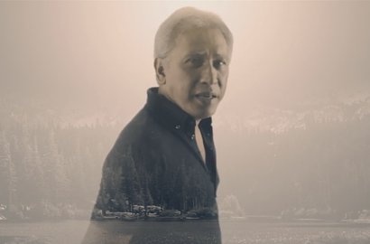 Iwan Fals Hentakkan Puncak Gedung Bareng NOAH, Nidji Cs di MV 'Abadi'