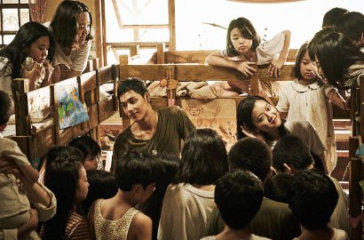 Rilis Poster Karakter 'Oppa's Thought', Siwan ZE:A Tampil Kumal dan Terluka