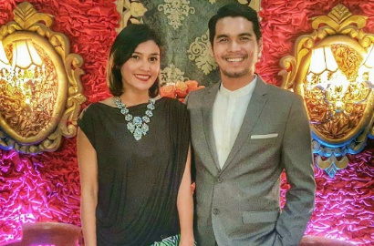 Ciuman Mesra Mario Irwinsyah-Ratu Anandita Saat Yoga Bikin Gagal Fokus