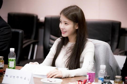 Ceria di Pembacaan Naskah 'Scarlet Heart Ryeo', IU Lagi-Lagi Dibully Netter
