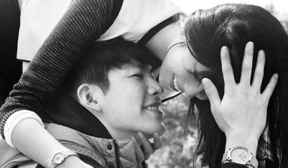 Makin Mesra, Model Cantik Ini Tiduran di Pangkuan Kim Woo Bin di Iklan Baru