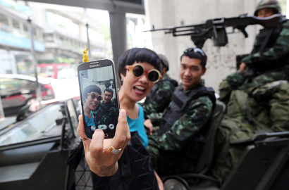 Orang Rusia Tak Suka Selfie Tersenyum, Negara Mana Murah Senyum di Kamera?