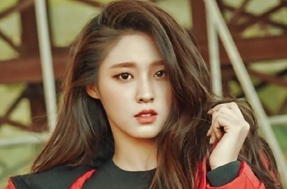 Seolhyun AOA Jadi Cewek Pantai Seksi di Iklan Ponsel