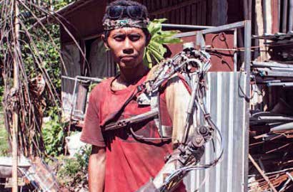 Ciptakan Tangan Robot Sendiri, Tukang Las Ini Disebut 'Iron Man' Asal Bali