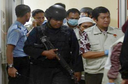 Bawa Brimob Saat Geledah DPR, Pimpinan KPK dan Kapolri Dipanggil