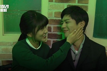Manisnya Hyeri Belai Pipi Park Bo Gum di Video Perpisahan 'Reply 1988'