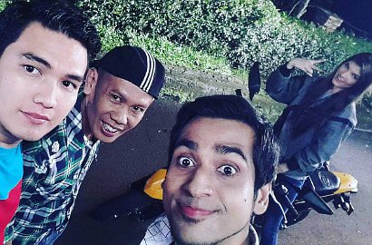 Launching 'Trio Ubur-Ubur Mengejar Cinta', Aldi Taher Cs Khusyuk Gelar Syukuran