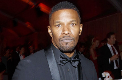 Bak Superhero, Jamie Foxx Berhasil Keluarkan Seorang Pria dari Mobil yang Terbakar