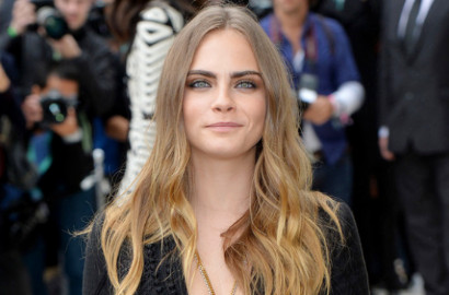 Pose Bak Ninja di Gedung Putih, Cara Delevingne Tantang Donald Trump Tiru Gayanya