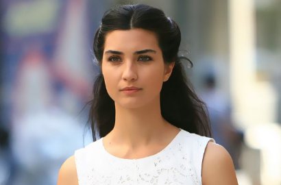 Tuba Buyukustun 'Cinta Elif' Rayakan Ulang Tahun Ke-4 Putri Kembarnya