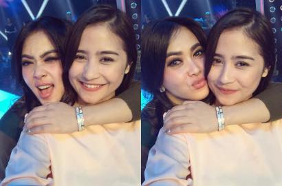 Bagai Adik-Kakak, Prilly Latuconsina dan Syahrini Selfie 'Manja Cantik'