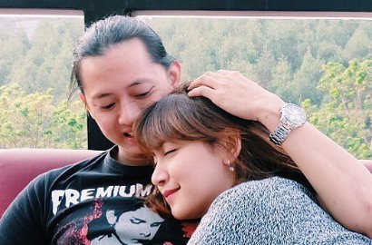 Serba Romantis dan Kasual, Intip Foto Pre-Wedding Melody Prima