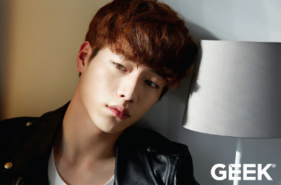 Serius di Lokasi Syuting 'Cheese In the Trap', Seo Kang Joon Tetap Ganteng?