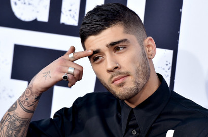 Siap Debut Solo, Zayn Malik Pamer Tato Keren di Teaser Foto 'Pillowtalk'