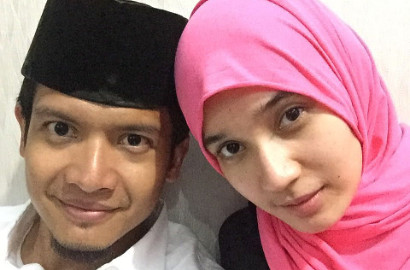Dhini Aminarti Sumbangkan Gaun Seksi Pasca Putuskan Berhijab