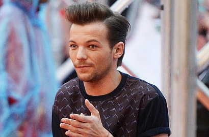 Baru Jadi Ayah, Louis Tomlinson 1D Ajak Jalan Sang Buah Hati