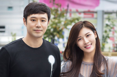 Ha Ji Won dan Chun Jung Myung Ceria di Foto Syuting 'Risking Life for Love'