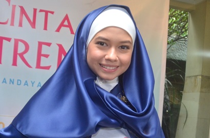 Yuki Kato Akui Kesulitan Berhijab di Film 'Cahaya Cinta Pesantren'