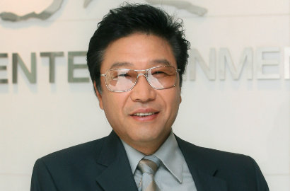 Dikenal Pencetak Idol Sukses di SM, Ini Sosok Lee Soo Man Sebagai Ayah dan Suami