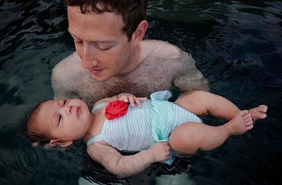 Ajak Putrinya Renang Pertama Kali, Mark Zuckerberg Tuai Pujian dari Netter