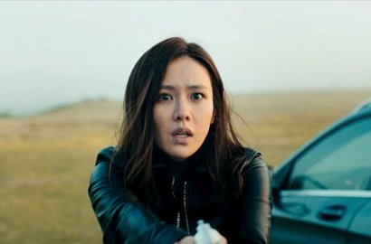 Son Ye Jin Pamer Bahu Mulus di Lokasi Syuting 'Bad Guys Always Die'