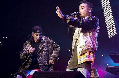 Kejutkan Fans, Justin Bieber-J Balvin Bawakan 'Sorry' Latin Remix di Konser Calibash