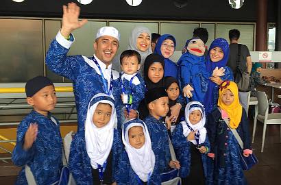 Artis Ini Secara Tak Terduga Nongol di Foto Umroh Irfan Hakim