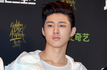 Tak Sadar Ada Kamera, B.I iKON Lepas Celana di 'Mari and Me'