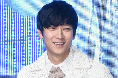 Kang Dong Won Pakai Jas Mirip Taplak Meja, Netter Salahkan Coordi