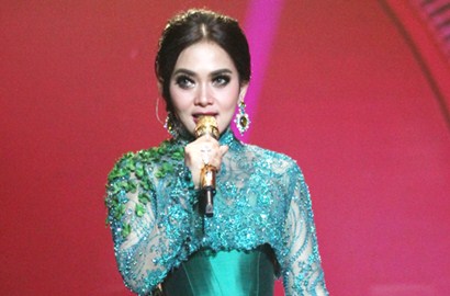 Bantah Pacaran dengan Bule, Kekasih Syahrini Justru Orang Pribumi