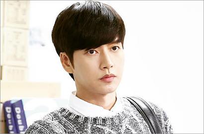 Sudah Sehati, Park Hae Jin Syuting Iklan Bareng Kru 'Cheese in the Trap'