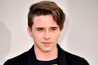 Bukan Pemain Bola, Brooklyn Beckham Bakal Debut Fotografer untuk Burberry
