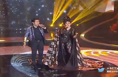Meski Sakit, Cakra Khan Tetap Memukau Bawakan 'Flashlight' di Konser Syahrini