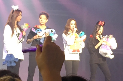 Jadi Trending, f(x) Sukses Gelar Konser 'DIMENSION 4-Docking Station' Hari ke-2