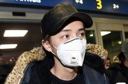 Foto Luhan Dicegat Fans EXO di Bandara Korea Selatan
