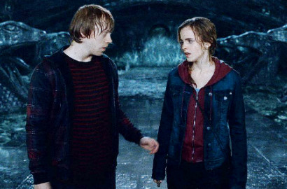 Rupert Grint Buka-Bukaan Soal Cium Emma Watson di 'Harry Potter'