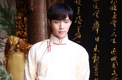 Jatuh dari Motor Saat Syuting 'Old Nine Gates', Lay EXO Alami Cedera Punggung