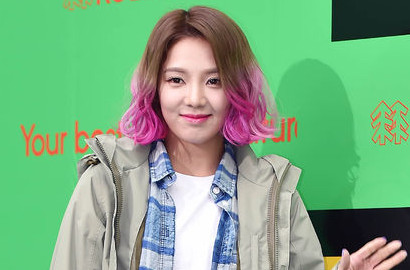Berbikini Seksi, Hyoyeon SNSD Pamer Punggung dan Paha Mulus di Pantai Thailand