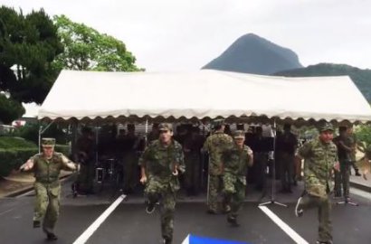 Wah, Pasukan Militer Jepang Break Dance Diiringi Lagu Hatsune Miku