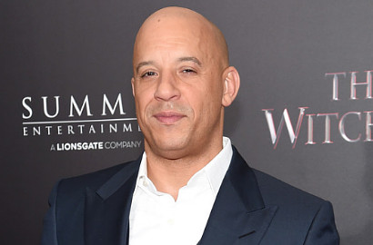 Syuting Sekuel Ketiga 'XXX', Vin Diesel Mesra Bareng Cewek Berbikini di Atas Motor