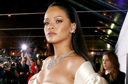 Selain Ancaman Pembunuhan, Rihanna Juga Dikirimi Video Mesum dari Penguntit