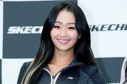 Pose Tiduran Seksi Pakai Tanktop, Hyorin Sistar Pamer Foto di Bali
