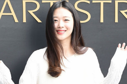 Sulli Eks f(x) Cantik Bersinar di Majalah CeCi