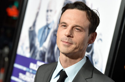 Peran Scoot McNairy di 'Batman v Superman' Terungkap, Jadi Perankan The Flash?