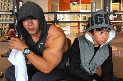 Suruh Anak Pulang Sekolah Jalan Kaki, Deddy Corbuzier Dipuji Netter