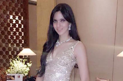 Nia Ramadhani Cantik Alami, Mikhayla Pose Ala Model