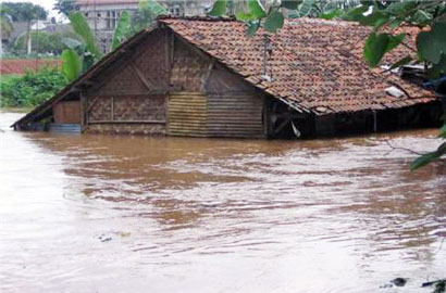 Satu Foto Digunakan di Berbagai Berita Banjir, Netter: Ibu Ini Rumahnya Dimana?